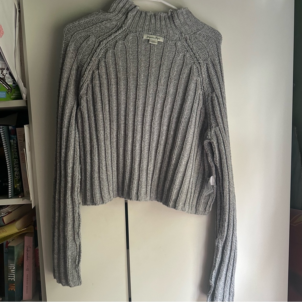 American Eagle Cropped Grey Cardigan